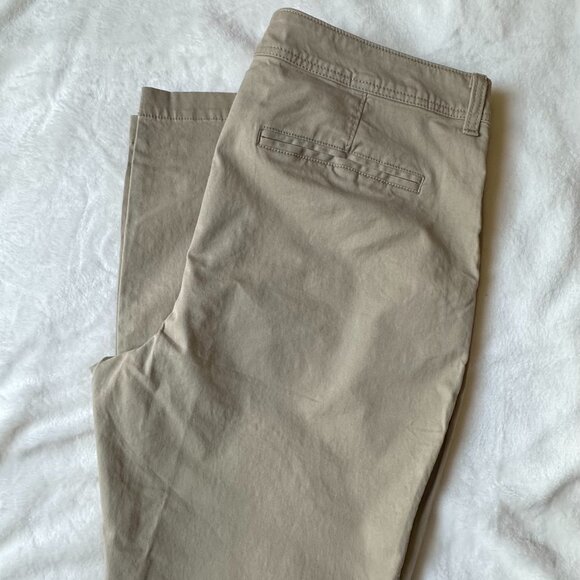 Old Navy Women's 14 Short Skinny Khaki Chino Pants - Picture 6 of 6